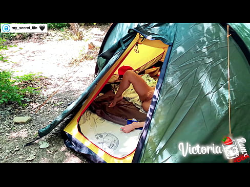 ❤️ Gefilmd op camera Gepassioneerd aftrekken Vreemdeling in een tent ❤❌ Just porno at us