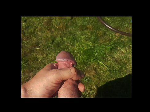 ❤️ Hete hottie laat zich in haar roze kutje neuken en spuitend klaarkomen in een zomerse tuin ❤❌ Just porno at us