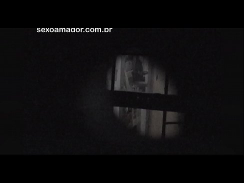 ❤️ Blondie wordt stiekem gefilmd door een voyeur uit de buurt, verstopt achter holle bakstenen ❤❌ Just porno at us