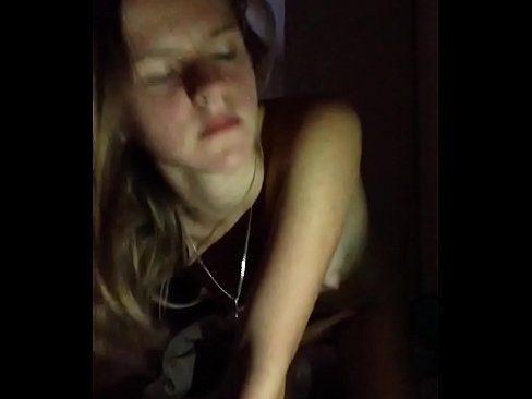 ❤️ Een meisje masturbeert en komt klaar ❤❌ Just porno at us